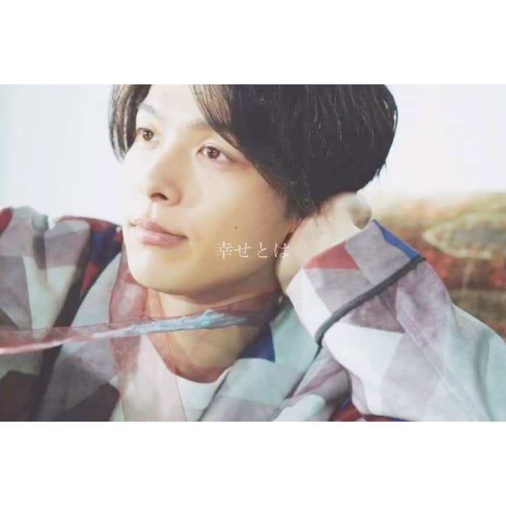 中村倫也　ファンアカウントのインスタグラム：「_ . #nakamura__動画 . 前にリクエスト頂いてた　瞬き . どの表情も好き 😭 ドラマに備えて編集の腕上げとかないと。笑 . #８年越しの花嫁 💐の主題歌。 中盤から声出るくらい(いや、出てた)泣いたなあ🥺 誰の立場から見るかで 色んな思うことがあったけど みんな素敵な人だった 🥺 . . #中村倫也 / #中村倫也推し / #中村倫也中毒 / #中村倫也の沼 #中村倫也の破壊力 / #中村倫也のある生活 #カメレオン俳優 / #ミミックオクトパス俳優  #中村倫也にだいぶやられてます / #中村倫也好きな人と繋がりたい .」