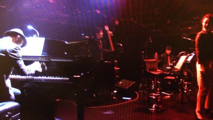 雅原慶のインスタグラム：「Inter of Lupin the Third おうちで映像整理📀 . Jazzyなルパン三世✨ 間奏の三人がかっこ良すぎるので、ポスト。 また一緒にやりたいな。 . @coba84key @takuzawa_bass @yuhei_yamazaki . 2018.1.18 Osaka . #lupinthethird #piano #bass #drum #pianotrio #jazz #ルパン三世」
