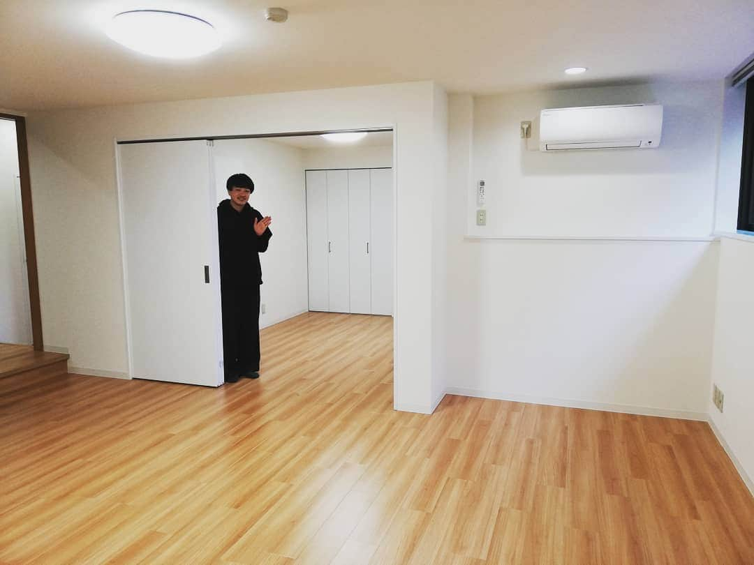 小川祐生さんのインスタグラム写真 - (小川祐生Instagram)「良き部屋  フルリノベーションの1LDK。 部屋が引き戸で仕切れると何かと便利！  #良き部屋 #フルリノベーション #1LDK #プライベートゾーンとわけられて便利よ #引越し #新生活 #出世部屋 #楽しい部屋探し #宅地建物取引士 #宅建士芸人 #小川祐生 #耐えようね」4月11日 0時06分 - ogawa_awa