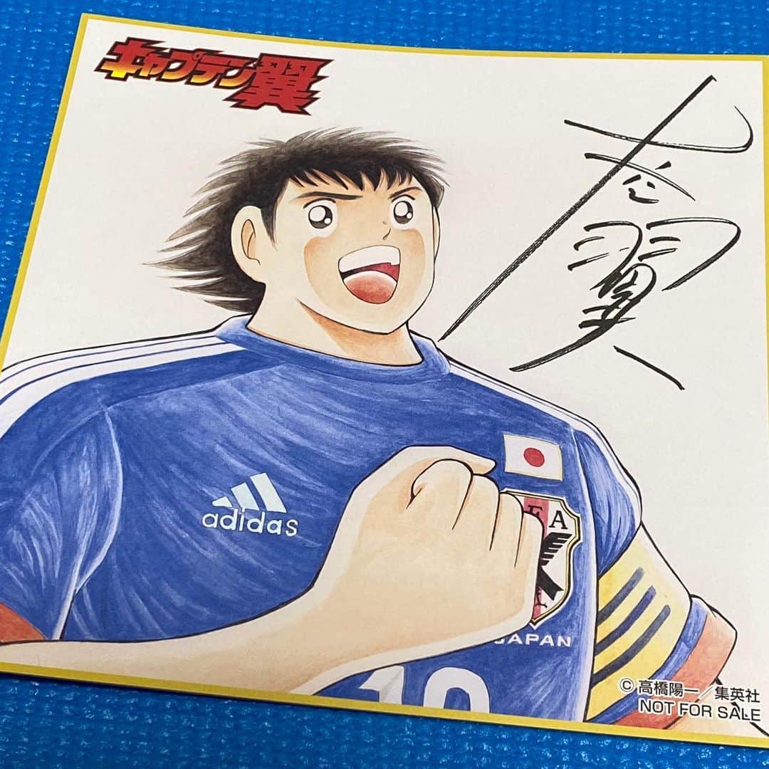のインスタグラム：「‪⚽️⚽️⚽️﻿ ﻿ 大空翼のサイン色紙が届いたぜ‼️‬﻿ ﻿ ‪猪木さんの隣に飾るかな⁉️笑‬﻿ ﻿ ‪#キャプテン翼‬」
