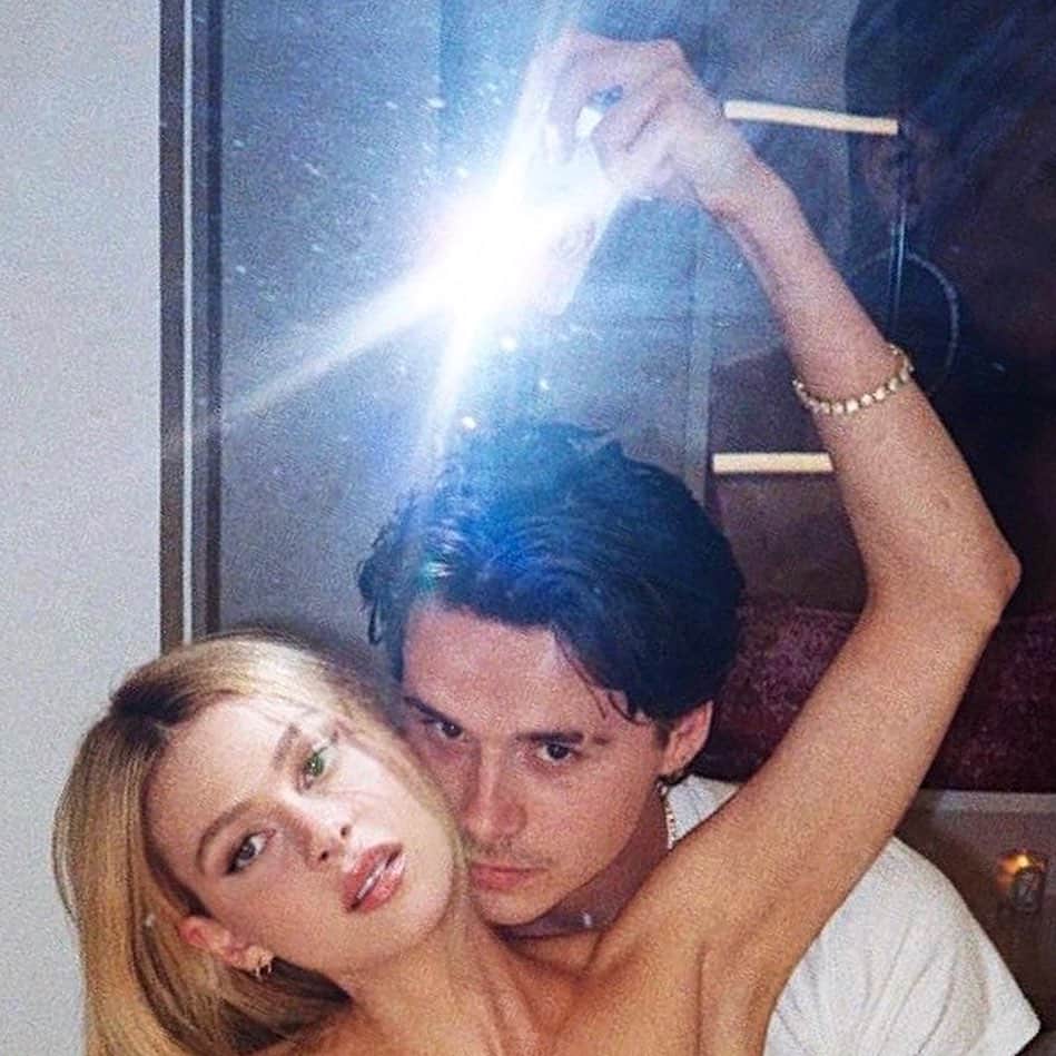 ニコラ・ペルツのインスタグラム：「stay 💖 home 💖 please 💖 i love you」