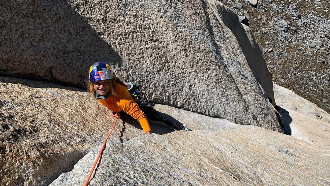 エミリー・ハリントンさんのインスタグラム写真 - (エミリー・ハリントンInstagram)「#RequiredRewind La Esfinge, Cordillera Blanca, Peru 2019  In honor of my dear friend and ultimate badass queen @myshellparker’s birthday 🎂 I’m throwing it all the way back to last August when we climbed The Original 1985 Route on La Esfinge in 🇵🇪. 2000ft granite big wall at 17,000ft with pitches up to 5.10R? Seriously nbd for a pro skier 😆 Michelle flashed her hardest trad lead ever on a spicy 5.10 R pitch in the middle of the wall during our ascent. She asked me what the grade was and if she should lead it. “Ummmm I’m not sure actually maybe 5.8 or 5.9?” I replied 😂. She racked up and never faltered once - it was an amazing display of how the mental strength acquired during years of perfecting one athletic art form (big mountain skiing) can translate into another with the proper focus, belief, and desire. What a legend!  We climbed the route in a single 10.5 hour push and about 16 hours round trip. Many parties choose to sleep on the wall; we nervously watched a party epic the night before we climbed and take around 26 hours, their lights bobbling around in space for hours high on the wall. But we chose to try for the in a day ascent because even though it was Michelle’s first big wall experience who wants to bivy at 17,000ft in the winter when they don’t have to!? Plus it’s more fun that way 😊// We were lucky to have an all-star team with us to help rig and film [@jonglassberg @louderthan11 @robrtomorales @nicolas_navarrete.ec @reelwater @alpenglowexpeditions you guys are epic 🙏🙏🙏] so check out the film #Originate2 on @redbull  TV [Link in Profile]* // @reelwater  HAPPY FRIGGIN’ BIRTHDAY @myshellparker YOU DA BEST 💕💕💕」4月11日 1時45分 - emilyaharrington