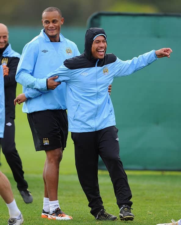 ナイジェル・デ・ヨングのインスタグラム：「Happy Birthday Captain 🎉 @vincentkompany」