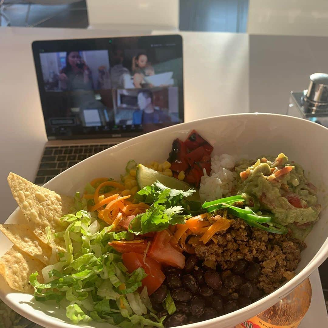 ダニー・リエルさんのインスタグラム写真 - (ダニー・リエルInstagram)「Who wants to get ChipotLAID?! I might have some big bowl movements but we can eat past that.. I have stories, peep them✌🏾」4月11日 2時46分 - dannieriel