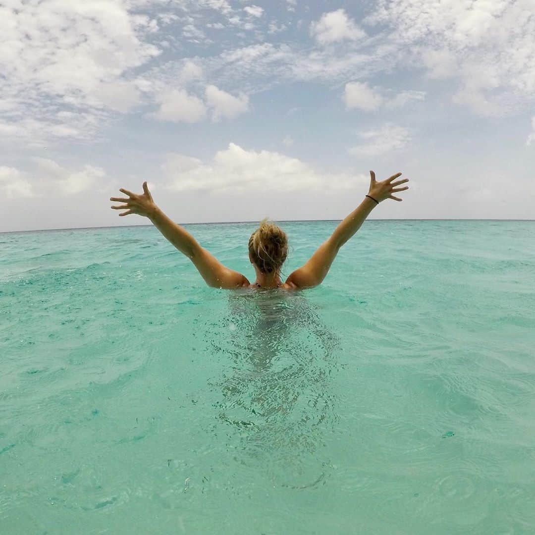 セリーヌ・バン・ガーナーのインスタグラム：「A smooth sea never made a skilled sailor ✨ Something to keep in mind these days ~ hang on ~ love a little extra and wishing you an Easter weekend full of thanks 💝🐣」