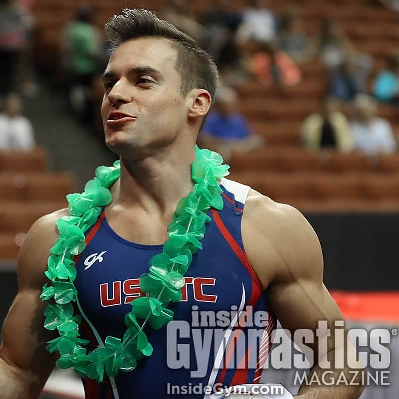 サミュエル・ミクラクのインスタグラム：「Q and A with @insidegym at 5 PM EST today! Get your questions ready and see you all there!」