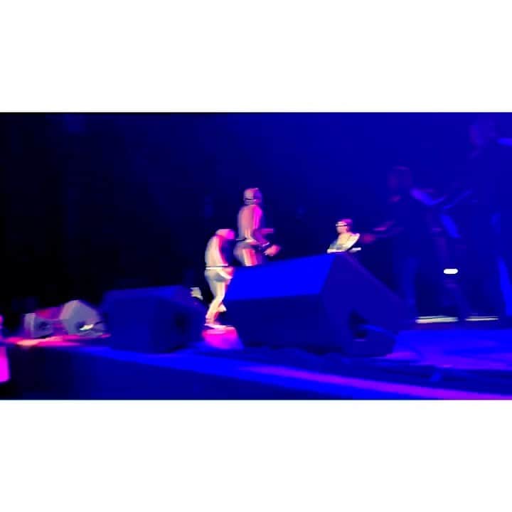 MCハマーのインスタグラム：「Go crazy !!! Give it to 'em !!!!!!! 🔥🔥🔥🔥🔥 #Hammertribe 🕺🏿💃🏿🕺🏿💃🏿 2LEGIT 🕺🏿🕺🏿🕺🏿💃🏿🕺🏿💃🏿」