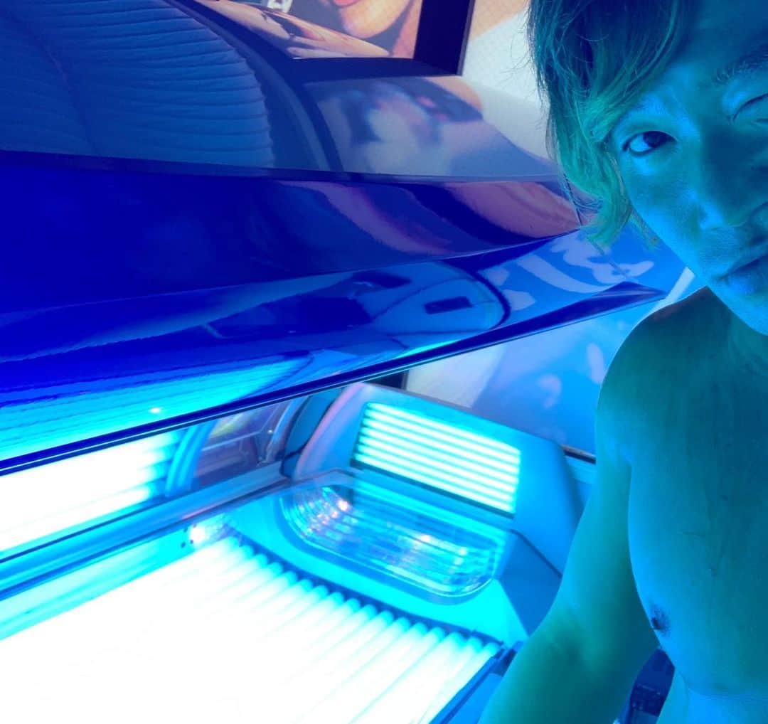 宮原健斗さんのインスタグラム写真 - (宮原健斗Instagram)「#tanning ☀️☀️☀️ #よくある質問 #タンニング中は #全裸です」8月10日 21時49分 - kento_miyahara