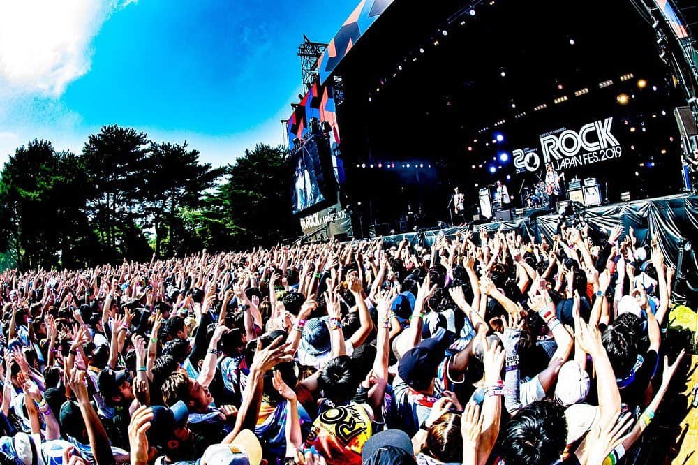 BLUE ENCOUNTさんのインスタグラム写真 - (BLUE ENCOUNTInstagram)「ROCK IN JAPAN FESTIVAL 2019 @ 国営ひたち海浜公園 2019.08.10  9/11(水)に代々木公園にて フリーライブ開催！！ 詳細はオフィシャルHPをチェック✅  Photo by @hamanokazushi  #blueencount #ブルエン #rockinjapan  #ロックインジャパン  #rijf2019  #バッドパラドックス #バッパラ」8月10日 20時18分 - blueencount_official