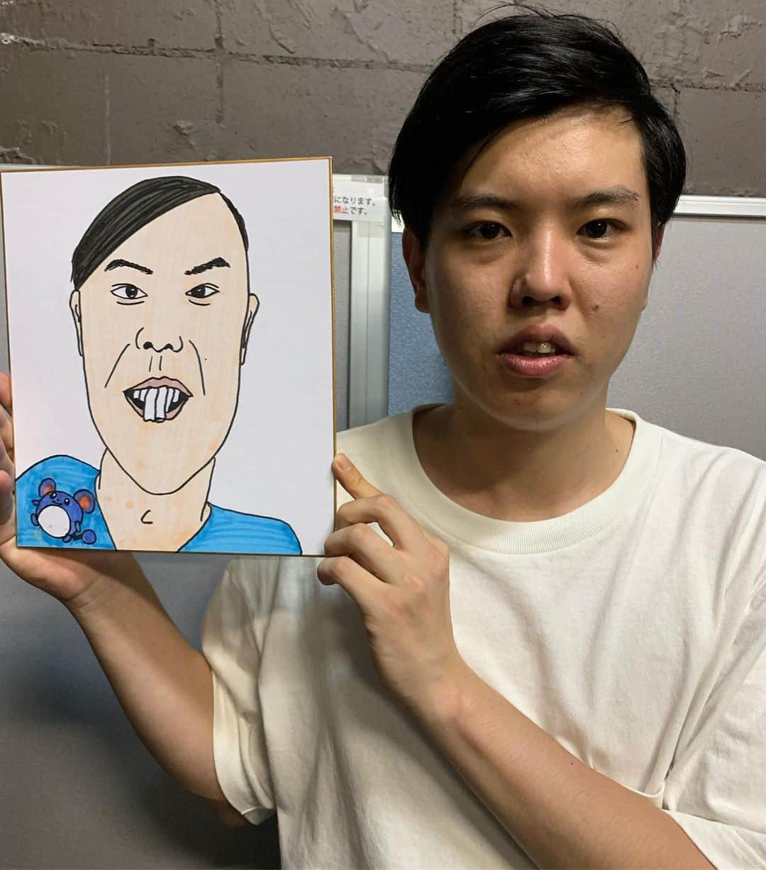 kento fukayaさんのインスタグラム写真 - (kento fukayaInstagram)「【さえない似顔絵23】 エンペラー 安井  #さえない似顔絵 #似顔絵 #イラスト #コピック #お笑い #芸人 #よしもと漫才劇場 #エンペラー 安井 #漫才劇場で1番服がださい #布ならなんでも羽織る #お酒鬼強い #これからはマリルの差し入れを #kentofukaya」8月10日 20時18分 - kento1989