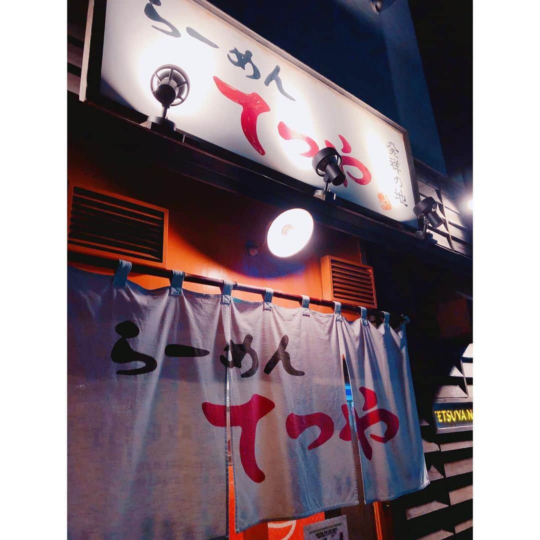 岡田鷹斗のインスタグラム：「先日北海道で食べた らーめん『てつや』 ・ ・ ・ 度肝抜かれました。Rayさんに教えていただいて、その日にすぐ行ってスープ飲んで 今まで食べたらーめん🍜の概念を壊すような味でした。 僕の中でNo.1です  #北海道 #らーめん #🍥 #らーめんてつや南7条本店  #美味しいご飯  #一度は食べて欲しい #ネバギブ #岡田鷹斗 #🍜」