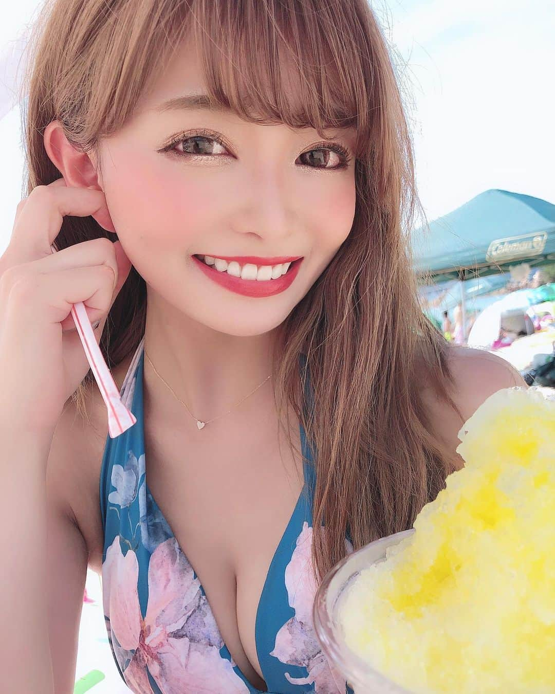 りなてぃさんのインスタグラム写真 - (りなてぃInstagram)「﻿ ﻿ ﻿ ﻿ 暑すぎた🌊👙🏝﻿ ﻿ ﻿ 水着は @peakpine_official  のだよ👙﻿ この色味お花も可愛くて一目惚れした！たまらん💐💓﻿ ﻿ ﻿ このあとパパッと おだんごして、海にじゃぼん💓﻿ ﻿ この間、海の怖い映画観たから﻿ ちょっとびびっちゃったけど﻿ めっっちゃくちゃ たのしかったなぁ〜😂﻿ ﻿ ﻿ また来年っ！！！﻿ ﻿ ﻿ ﻿ みんなお盆なにしてるの？💓﻿ コメント返していきますーーーーーっ！ ﻿ ﻿ ﻿ #水晶浜 #海 #なつのおもいで ﻿ ﻿ ﻿」8月10日 20時20分 - rinatea_25