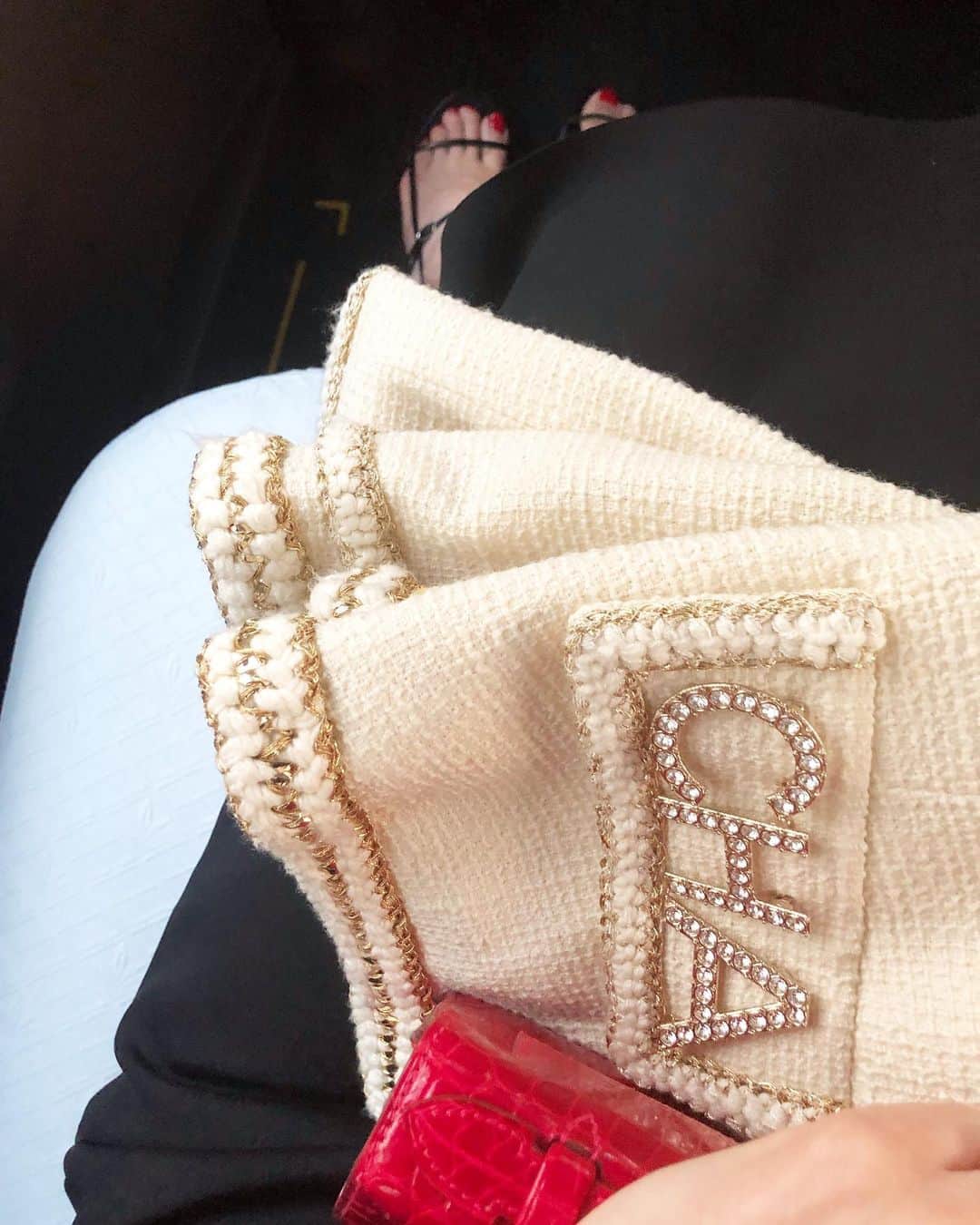 kiyomi medeirosさんのインスタグラム写真 - (kiyomi medeirosInstagram)「昨日のお出かけ♡ 素敵なディナーへ🍽 赤バックに赤リップで💄❤️ * ワンピース,sandal…#therow bag…#hermes jacket…#chanel * #銀座しのはら #fashion#outfit#instagood#instalike#instafashion#ootd#cordinate#style#ファッション#コーディネート#コーデ#ママコーデ」8月10日 20時27分 - kiyomimedeiros
