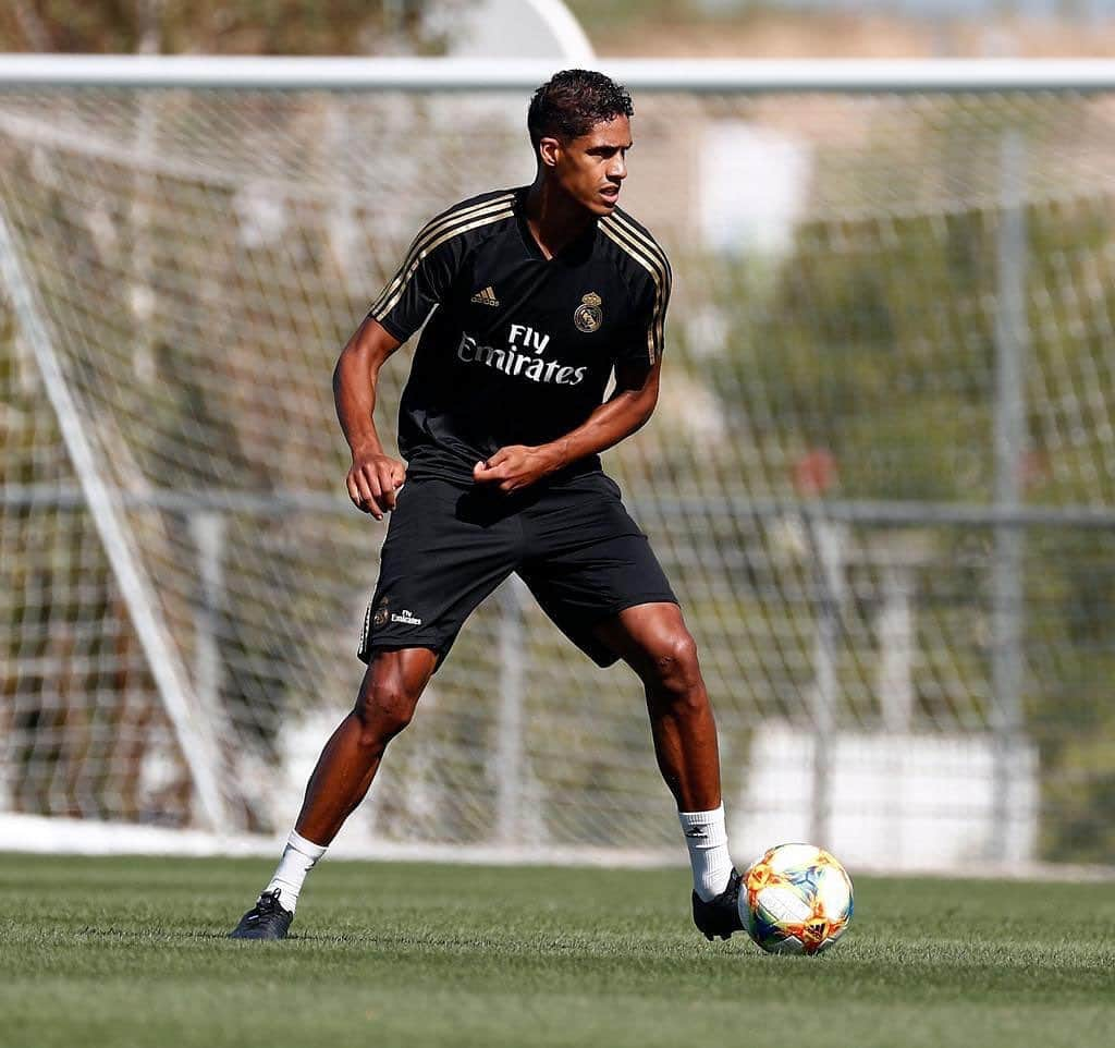 ラファエル・ヴァラーヌさんのインスタグラム写真 - (ラファエル・ヴァラーヌInstagram)「Training before the game VS. Roma tomorrow ! ⚽️💥 #TeamVarane @realmadrid」8月10日 20時29分 - raphaelvarane