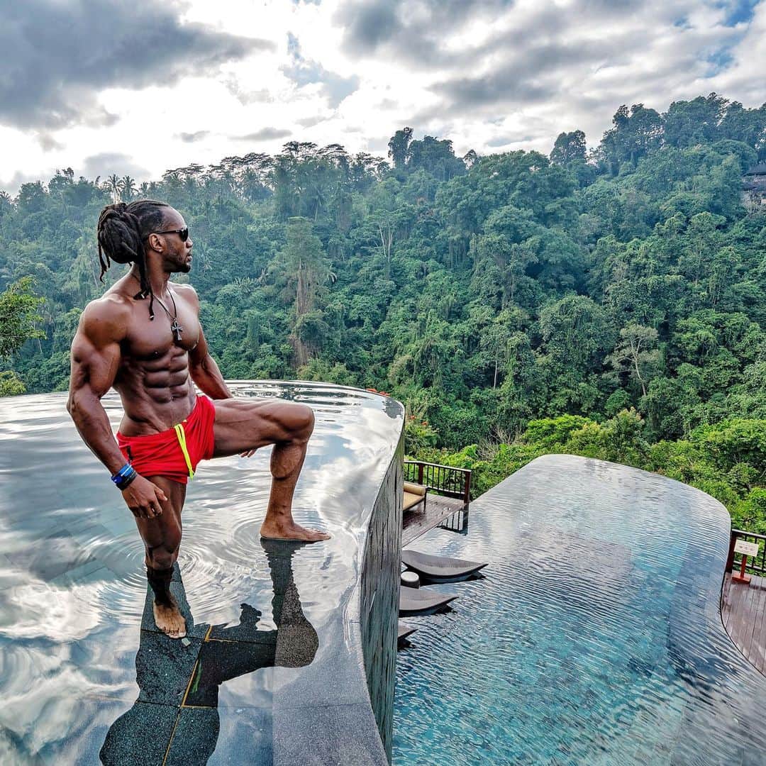Ulissesworldさんのインスタグラム写真 - (UlissesworldInstagram)「“Not All Those Who Wander are Lost” #Bali 🇮🇩 ❤️ _ LINK IN MY BIO👆for my Meal Plans & Programs (Females also) #letsgo @iamdedicated_army  _ #ulissesworld #family #holiday #vacation #bali #kai_ulisses #jaden_ulisses #sharah_ulisses #charles_mance #fitness #fit #travel #bodybuilding」8月10日 20時48分 - ulissesworld