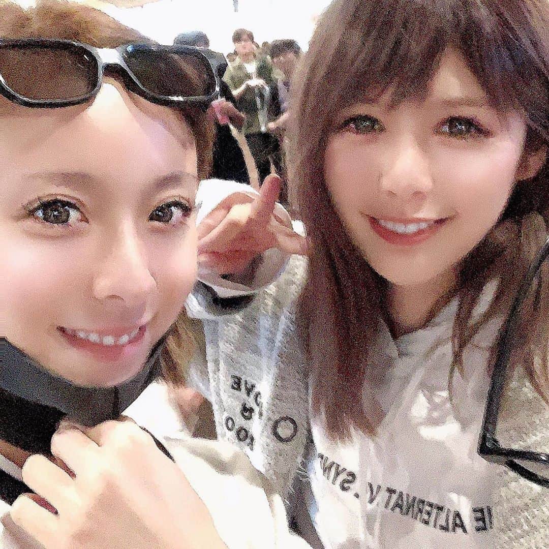 ハピネス笑舞のインスタグラム：「フィリアのゆいちゃんと3dでライオンキング🦁💕！ やっぱ、ディズニーって最高ですわ🥺️🤭✨ #smile#love#fashion#girl#六本木#銀座#歌舞伎#北新地#中洲#すすきの#大阪#北海道#キャバ嬢#長谷川笑舞#バルセロナ#桃李#おっぱい#巨乳#カジュアル#仲良し#ジム#札幌#劇団桃李#happiness#ダイエット#ベストボディジャパン #bbj日本大会#筋肉#筋トレ女子」