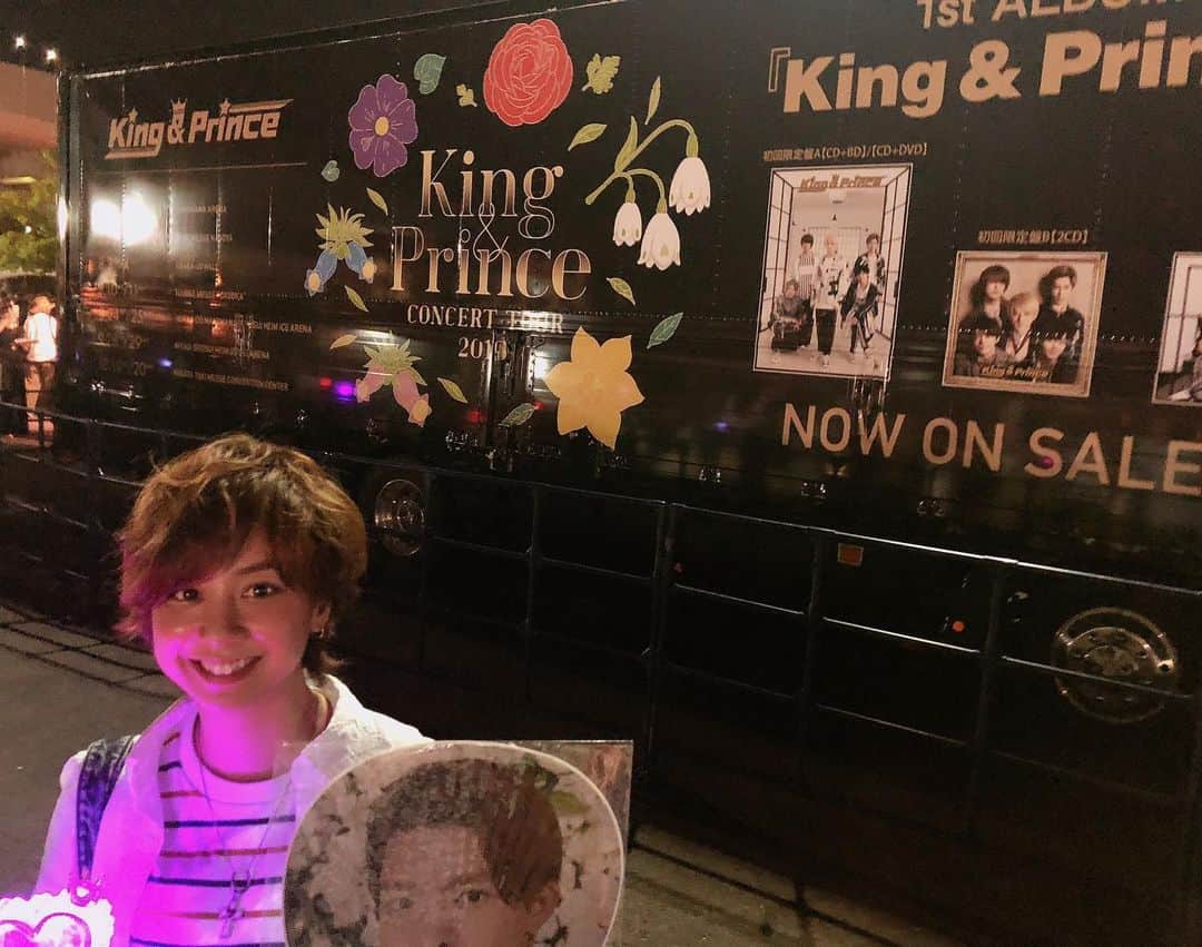 てん（ものまね）さんのインスタグラム写真 - (てん（ものまね）Instagram)「King&Prince👑 のLIVEにいってきたよ🎤✨王子様が眩しい眩しい✨ 岸くん大爆笑で水鉄砲ありがとうございました💧💦🔫めっちゃ涼しかったです💜  #キンプリ #KingPrince」8月10日 20時51分 - tenkukku10