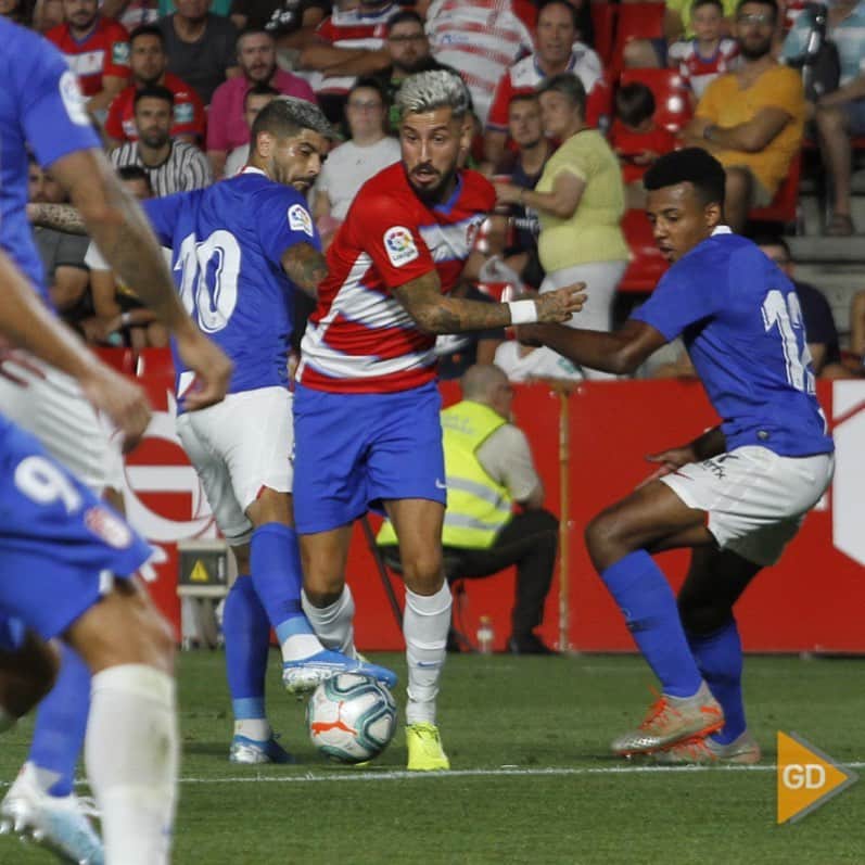 アルバロ・バディージョのインスタグラム：「Finalizada la pretemporada con una gran presentacion ante nuestra aficion. Esto empieza ya!!! 🙌🏻 #VamosGranada #Eternalucha #Laliga 🔴⚪️」