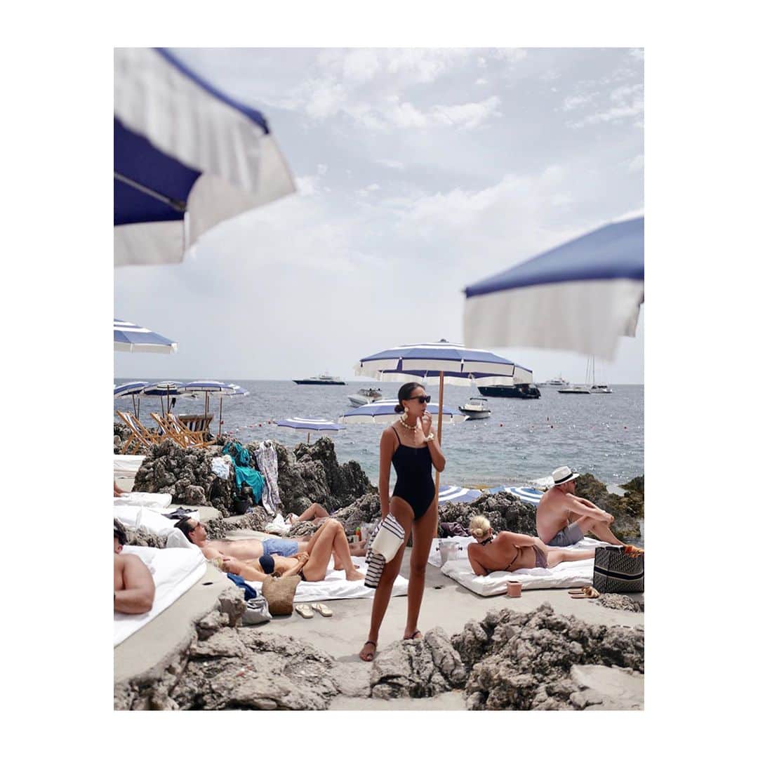 エレスさんのインスタグラム写真 - (エレスInstagram)「Italian summer, with @jiyoungkim6364 wearing the iconic Aquarelle swimsuit in Capri.  #capri #travelerinitaly #italiansummer #eresinspiration #swiminstyle」8月10日 21時07分 - eres