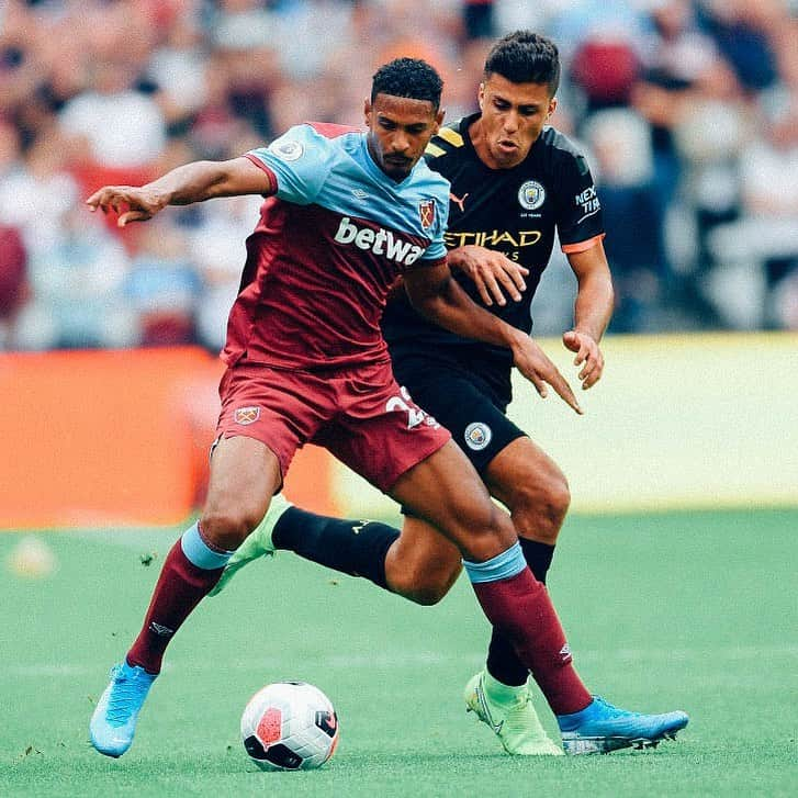 マンチェスター・シティFCさんのインスタグラム写真 - (マンチェスター・シティFCInstagram)「First taste of @premierleague action 👌👌👌 #mancity」8月10日 21時13分 - mancity