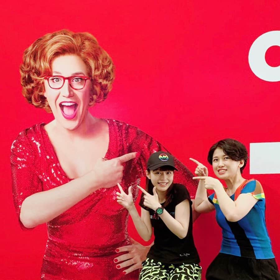 岡田育さんのインスタグラム写真 - (岡田育Instagram)「Enjoyed the show “Tootsie” with Aya Hirano @a_ya.hirano , between her “unstoppable” world tour 2019. She is one of the best Japanese musical actress known as Éponine in Les Misérables, Ich in Rebecca, and the title role of Lady Bess. Also is the world-famous voice actress in Haruhi Suzumiya and so on. . . だいたい一ヶ月遅れ投稿、今更感ここに極まれり、ですが……8/8から日本縦断コンサートツアー中の平野綾ちゃん、先月のNY長期滞在中あちこちご一緒してました。いっぱい話したなー、何を話したかはナイショ！ 今後ますますのご活躍が楽しみです。 . . 『トッツィー』本当に楽しかったよ！ 「中年男が『おばさん』に化けて成功する」物語、そのシャレにならない問題点についても、現代的アップデートが細やかに効いていてよかった。プロデューサーに名を連ねる東宝演劇部、日本版初演は、やはりあのお方ですかね……？ . . @tootsiemusical #tootsiemusical #平野綾 #ayahirano #岡田育 #ikuokada #broadwaymusicals #tonywinners #santinofontana #unstoppable #我はおばさん」8月10日 21時25分 - okadaic