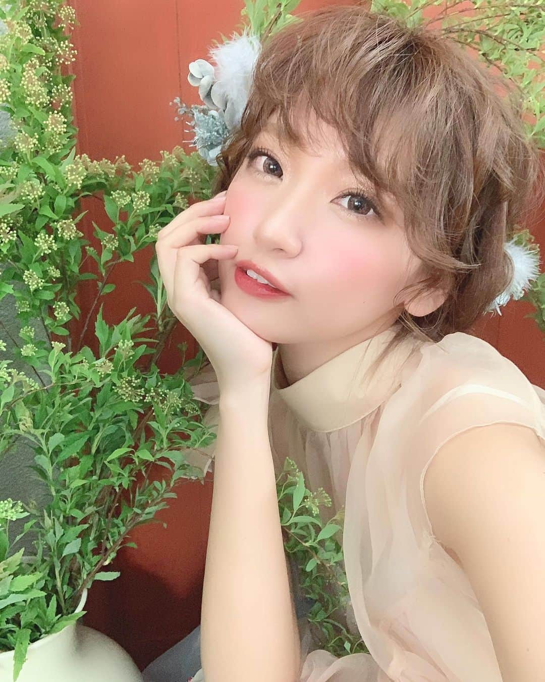 いっちゃん/嶋津 いつみのインスタグラム：「. . お盆休み…みんなどこ行くの？ 何するの？💁‍♀️💨💨💨 . . . . 我が家は 毎年恒例の愛媛の田舎に帰る予定🌿✨ . . . 田舎過ぎて何にもないから 川遊びするだけ🙄💦 . . . . ちなみにもちろん私はドライバー🚗✋🏻 . . . . . みんな安全運転で楽しく過ごそうね👷🏻‍♂️⭐️💨 . . . . . . #関西  #関西サロモ  #サロンモデル #サロモ #いっちゃん  #フリーモデル #関西モデル  #あざといっちゃん #かわいっちゃん #いっちゃんコーデ #ブライダルモデル #アレンジモデル #ヘアカラー  #ヘアアレンジ #ootd #撮影依頼受付中 . . . . . . . .  8月9月のお仕事依頼受付中です🧚🏻‍♀️💜」