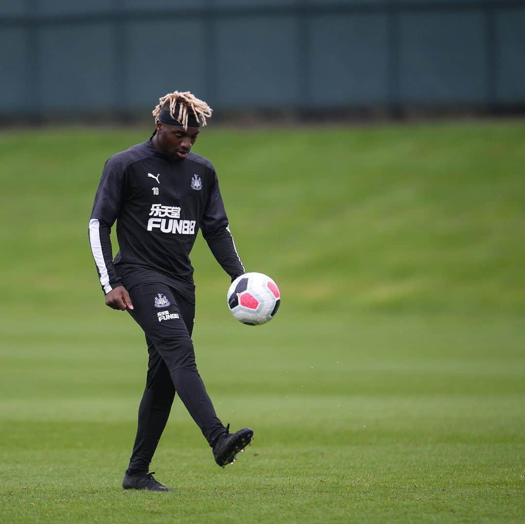 アーラン・セイント・マクシマンさんのインスタグラム写真 - (アーラン・セイント・マクシマンInstagram)「J-1 focus 🐺🔟 @premierleague  @nufc  @pumafootball」8月10日 21時36分 - st_maximin