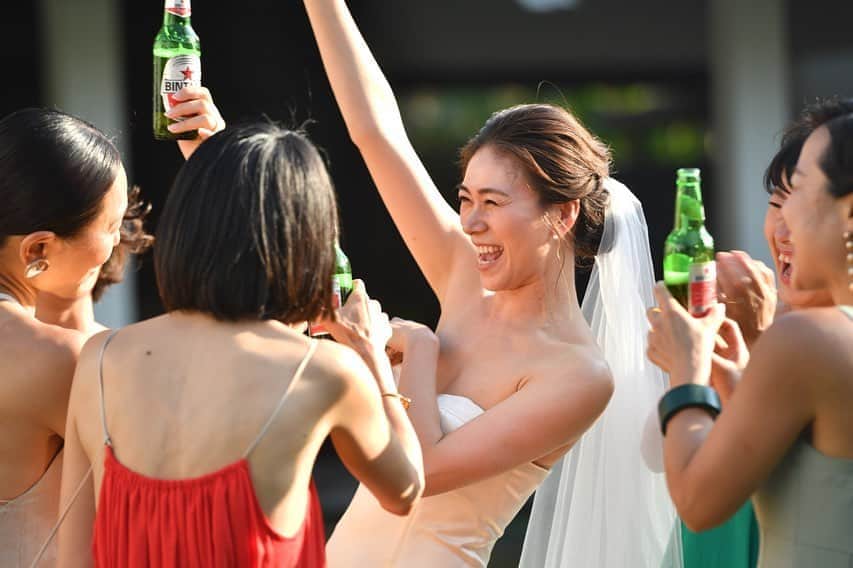 のインスタグラム：「・ 他の誰でもなく大好きな人たちに承認してもらいたかった私たちの結婚式。  いい時だけじゃなく悪い時も変わらず一緒にいてくれた皆んなが私たちの宝物だと改めて思えたことが何より嬉しかった😊❤️ ・ ・ Photo by @01homeless ・ ・  #kumibaliwedding」