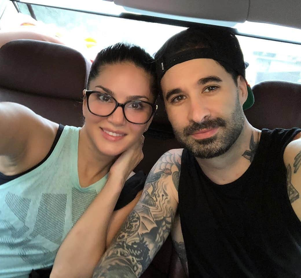 サニー・レオーネさんのインスタグラム写真 - (サニー・レオーネInstagram)「Workout partner today @dirrty99 xoxo」8月10日 12時43分 - sunnyleone