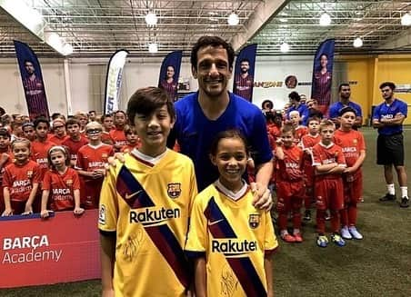 ジュリアーノ・ベレッチさんのインスタグラム写真 - (ジュリアーノ・ベレッチInstagram)「Clinic na @barcaacademyclb Columbus! Fiz um speech sobre futebol e treinei e me diverti com as crianças. Estrutura espetacular! Academy com mais de 550 alunos sendo metade meninas! ⚽️👍🏻👍🏻💐 #barça #embaixador @fcbarcelona @barcalegends」8月10日 12時45分 - julianobelletti