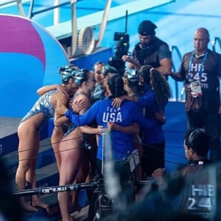 アンドレア・フエンテスのインスタグラム：「TEAM. One of the strongest words of my life! The captain and the team members can help so much, but no matter who is in, everything can be built and achieved with a good leader. Just more work, more patience, more intelligence, bravery creativity and love. #Step-by-step #thecoachhastheresponsability #workinprogress #Ilovemyteam」