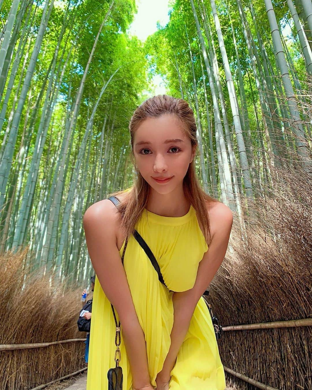 濱野りれさんのインスタグラム写真 - (濱野りれInstagram)「Bamboo🎋 This is the second place I want to go to in Kyoto✨It was full of negative ions 💗 .. 京都で二番目にいきたかった場所...💟 マイナスイオンってネガティヴっていうのね💦ポジティブにしてほしい🥺 #水素水とか買っちゃうタイプです #そうだ京都行こう .. .. #bambooforest#bamboo#sagano#kyototrip#kyotojapan#arashiyama#arashiyamabambooforest#explorejapan#explorekyoto#chikurin#japantrip#japantrip2019#japanesegirl#japaneselandscape#嵯峨野竹林#嵯峨野#竹林の道#嵐山竹林 #嵐山#京都旅行#京都嵐山#京都#京都観光#교토#일본여행」8月10日 13時17分 - riregram