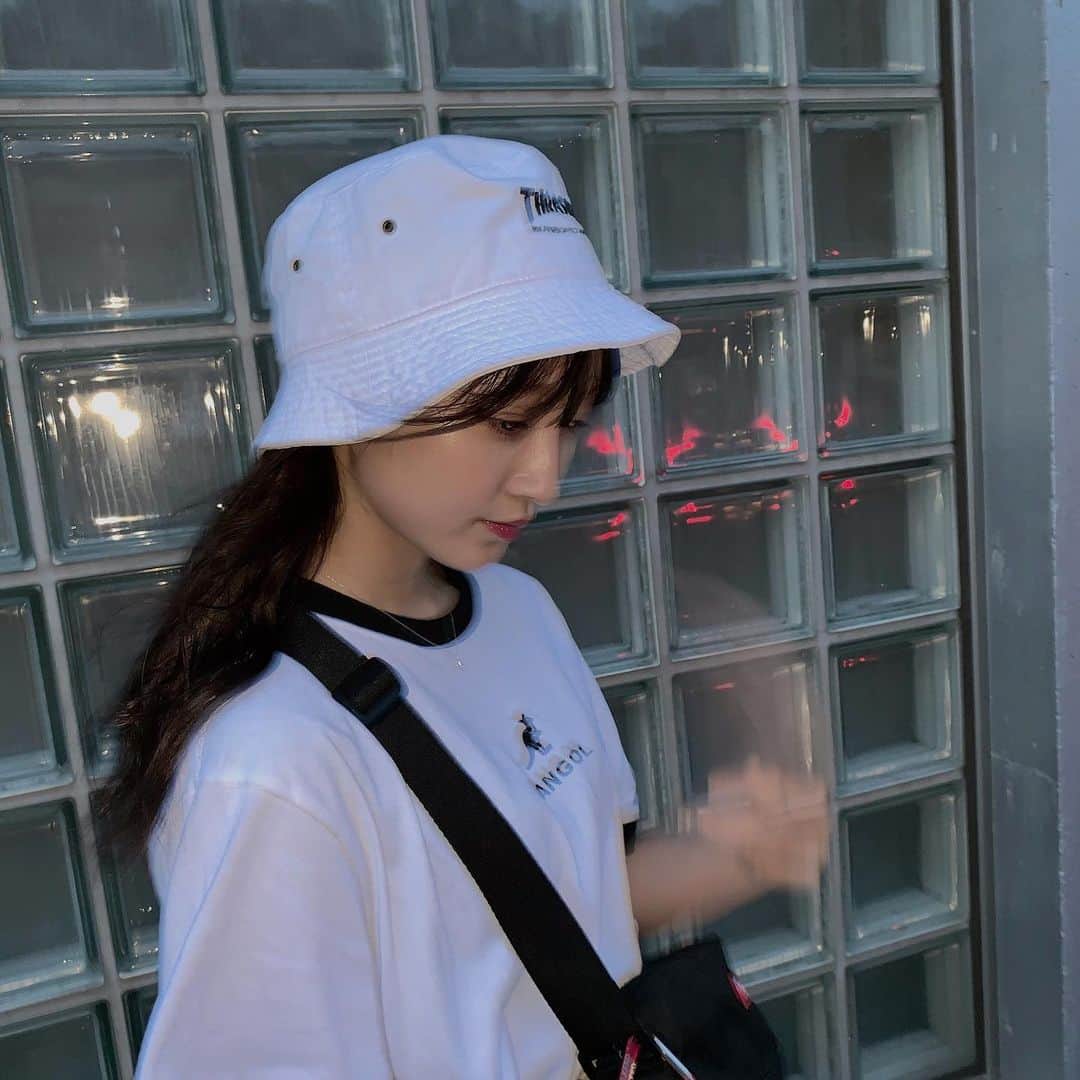 のインスタグラム：「. . . =…❤︎ #バケットハット #Tシャツ #kangol #milkfed #モノトーン すき。」