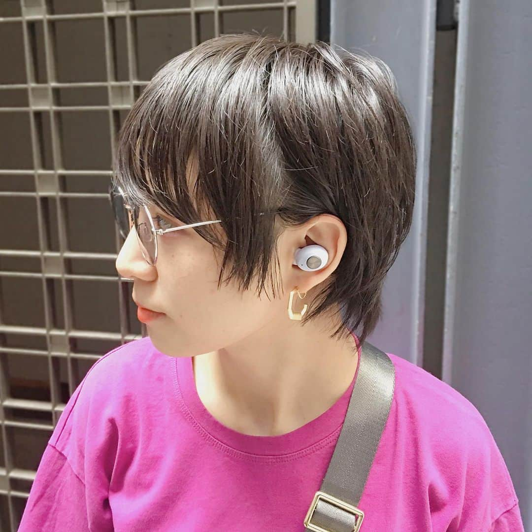 光永さんのインスタグラム写真 - (光永Instagram)「新しいワイヤレスイヤホン🎧 なんと @sudio さんから頂きました🥺🥺🥺✨ やったー！ありがとうございます🙇🏻‍♀️💗💗💗 #TOLV の色はパステブルー🐋にしました。 . 耳にぴったりついて音質も最高。 遅れとかもないです◎ 前は繋がった紐付いてるワイヤレスにしてたんですけど、昨日ジョギング🏃‍♂️でこれ使ってみたら超ノンストレスで凄い良かった🥺✨💨 あと、もちろん電話もできます🤙 . . 購入される方は良かったら使ってください☺️↓ 15%オフクーポンコード：hinata15 ＊公式サイトにて全商品に使用可 ＊有効期限は‪10月31日‬まで . #PR #sudio #sudiomoments #イヤホン #ワイヤレスイヤホン」8月10日 13時31分 - hinata_official__