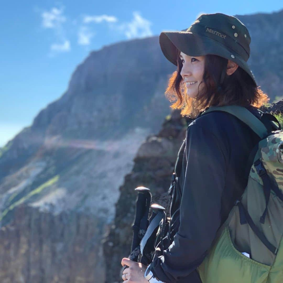 田中幸さんのインスタグラム写真 - (田中幸Instagram)「期待を裏切らない八ヶ岳⛰ 本沢ー夏沢峠ー硫黄岳ー横岳ルート 硫黄岳から見る赤岳に感動  いろんな角度で 違って見える八ヶ岳が楽しい  末永く よろしくお願いします⛰  @marmot @marmot_japan #marmot #マーモット #アウトドアウェア #KEENAMBASSADOR #KEENJAPAN #KEEN #アウトドア #アウトドア女子 #山ガールファッション #山ガール #登山 #登山女子 #コーデ」8月10日 13時45分 - sachitanaka