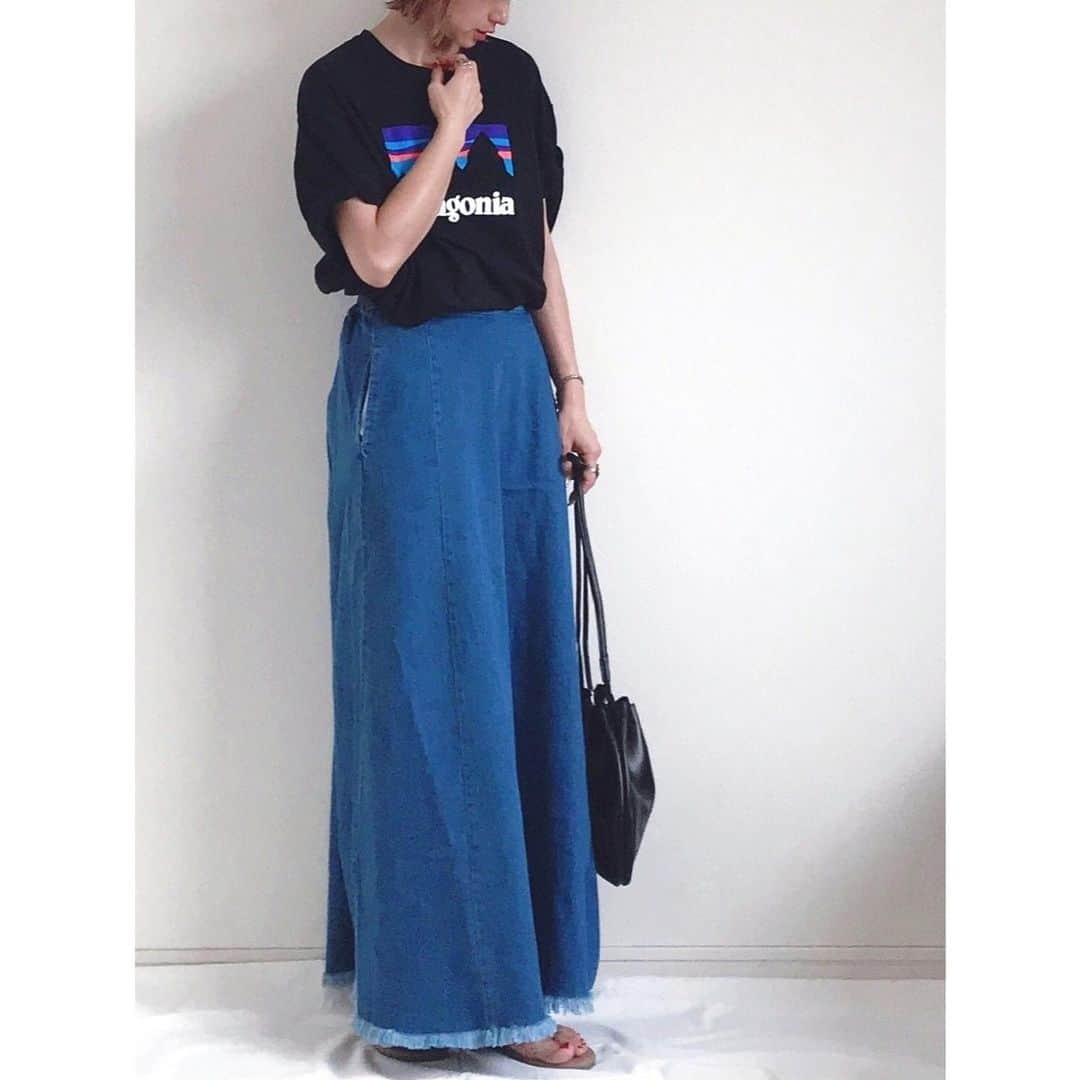のインスタグラム：「#wear更新 ☝︎ TOPにURL載せてます ．．．．．．✈︎ . . . #code #outfit #ootd . . . 詳しくは#wear で見てね♥︎ wear account → sizu0618 . . . #MINEBY3MOOTD #mamagirl #コーデ #コーディネート #ファッション #今日の服 #今日のコーデ #ママファッション #ママコーデ #ママスタイル  @laveange_official @styleavenue_official #styleavenue #laveange @chuclla_official」