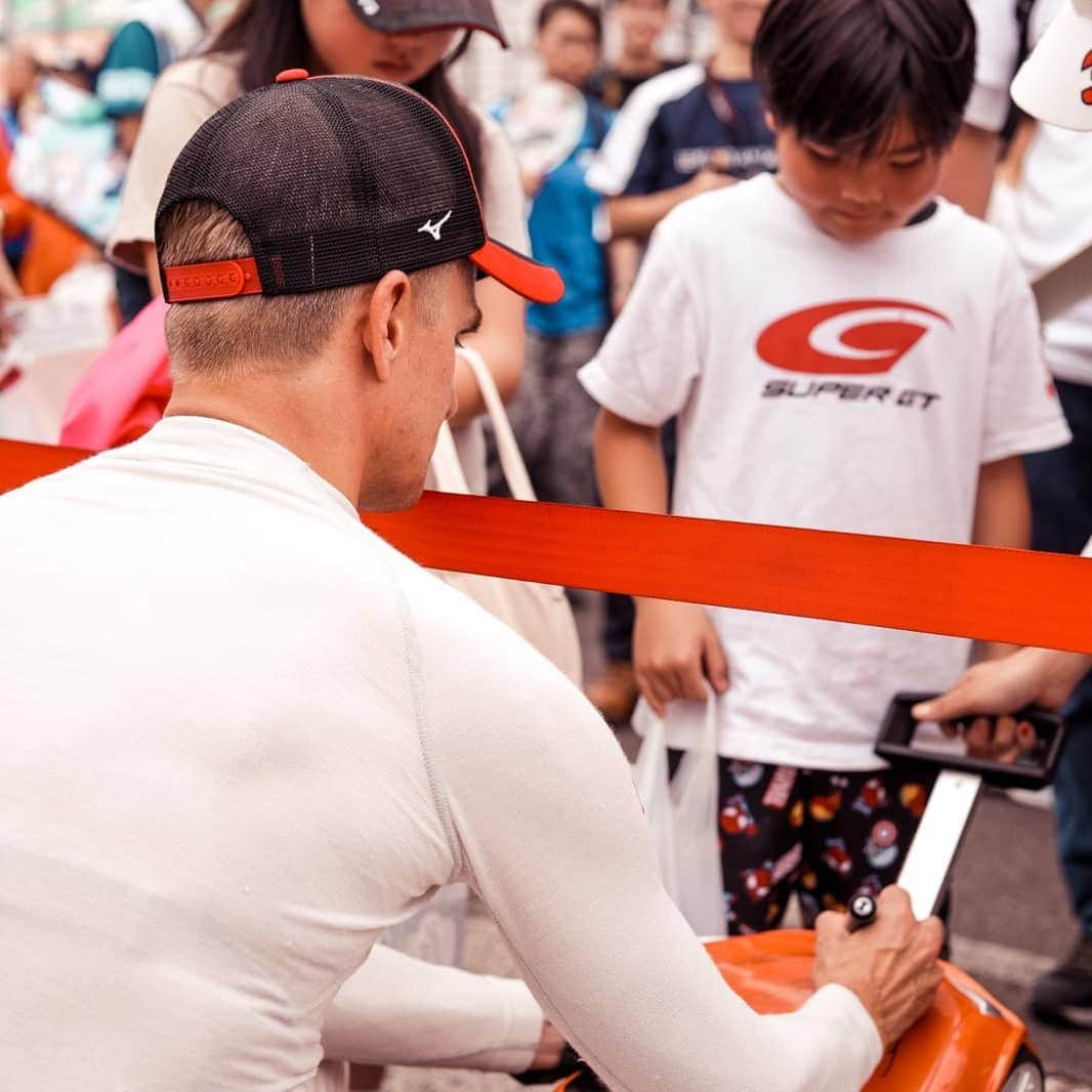 ヘイキ・コバライネンのインスタグラム：「Some fan meetings while testing at Sugo with Lexus LC500 this weekend. #SuperGT #Japan 📸 @nickcassidy_ 😁😁」