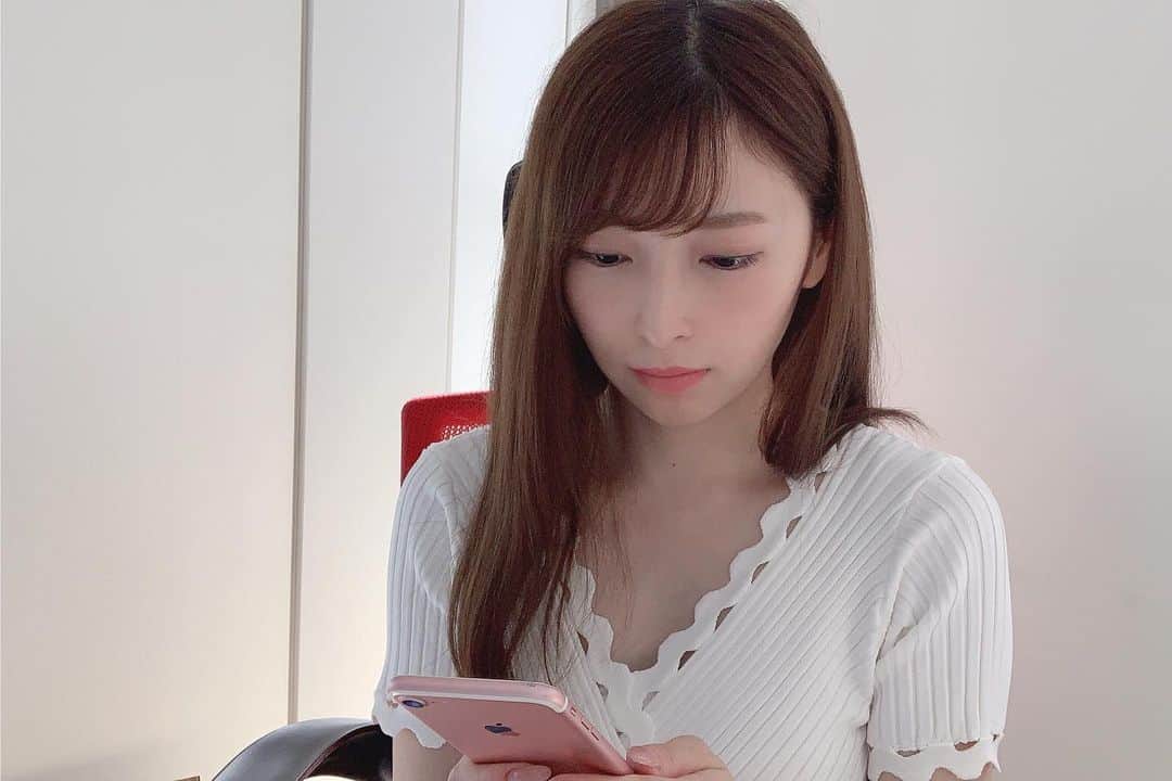 大矢真那さんのインスタグラム写真 大矢真那instagram 真剣にブログを書いてるところ ファンクラブサイトからブログ見られるのでぜひ読んでください トップス Lilyboutique Official 8月10日 13時54分 Masana Oya