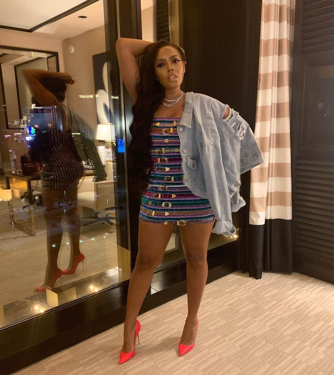 Angela Simmonsさんのインスタグラム写真 - (Angela SimmonsInstagram)「🎶I’m  so unbothered 🎶 #Mood4Eva @yummyextensions #yummyextensions #yummygirl」8月10日 13時54分 - angelasimmons