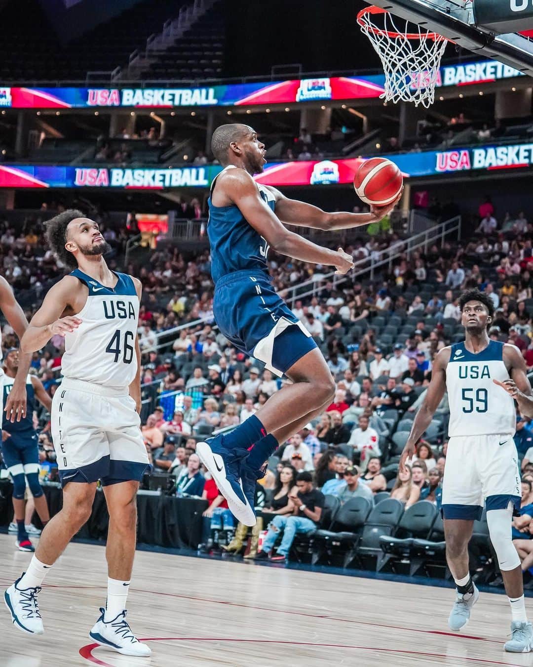 USA Basketballさんのインスタグラム写真 - (USA BasketballInstagram)「Blue (Men’s National Team) gets the 97-78 win over the White tonight in LV!」8月10日 14時17分 - usabasketball