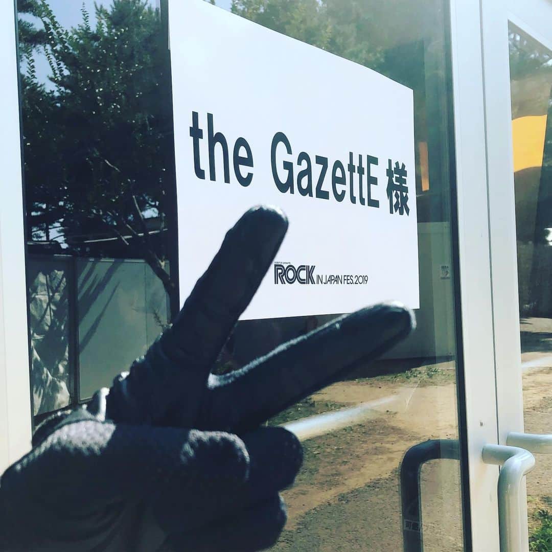 のインスタグラム：「行くぞ👍行くぞ💪行くぞ☺️ #theGazettE #RIJF2019」