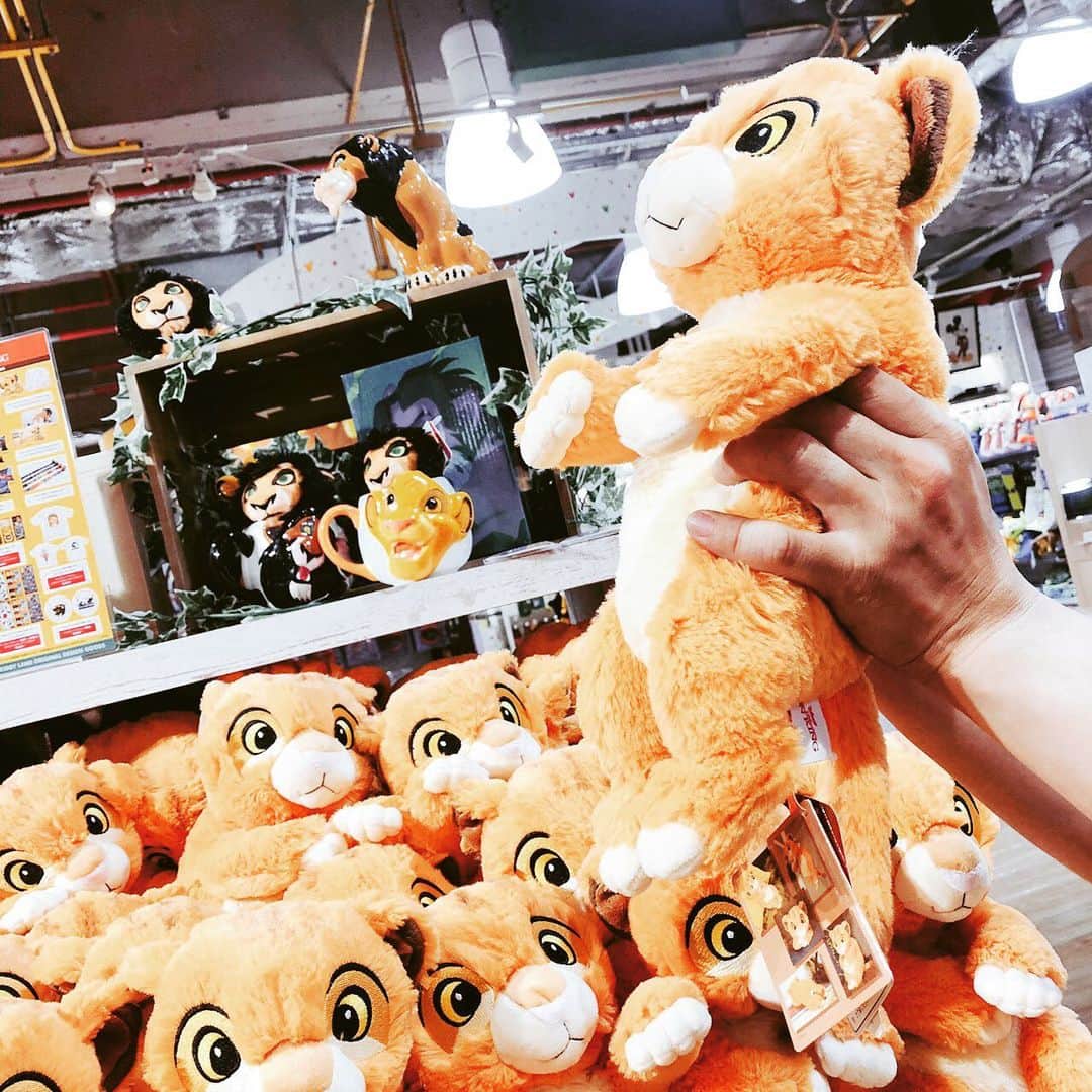 KIDDY LAND officialさんのインスタグラム写真 - (KIDDY LAND officialInstagram)「大阪梅田店に再入荷🦁 #kiddyland #osak #大阪 #大阪梅田 #disney #ディズニー #lionking #ライオンキング  #ライオンキングごっこ」8月10日 14時22分 - kiddyland_co.jp