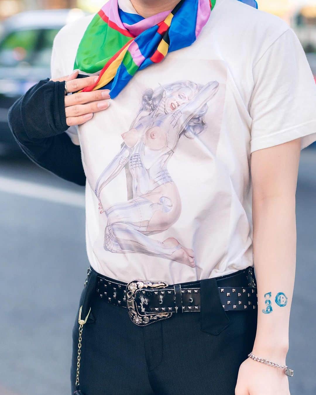 Harajuku Japanさんのインスタグラム写真 - (Harajuku JapanInstagram)「19-year-old Tokyo college student Zaki (@17_pwo) on the street in Harajuku wearing a Kawi Jamele t-shirt featuring work by the famous Japanese artist Hajime Sorayama, Focus pants, an LV pouch, and blue Bershka boots.」8月10日 14時32分 - tokyofashion