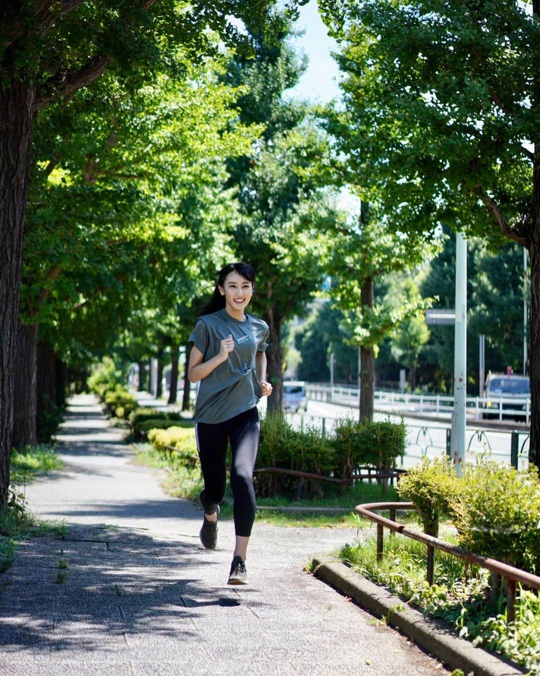 勝俣水稀さんのインスタグラム写真 - (勝俣水稀Instagram)「ㅤㅤㅤㅤㅤㅤㅤㅤㅤㅤㅤㅤㅤ ㅤㅤㅤㅤㅤㅤㅤㅤㅤㅤㅤㅤㅤ Green tunnel 🌿 ㅤㅤㅤㅤㅤㅤㅤㅤㅤㅤㅤㅤㅤ いつも公園内ばかり走っている 駒沢公園だけれど、 周りの道も緑豊かで素敵なコース。 ㅤㅤㅤㅤㅤㅤㅤㅤㅤㅤㅤㅤㅤ #sportycoffee #newtshirt」8月10日 14時41分 - km_zukky