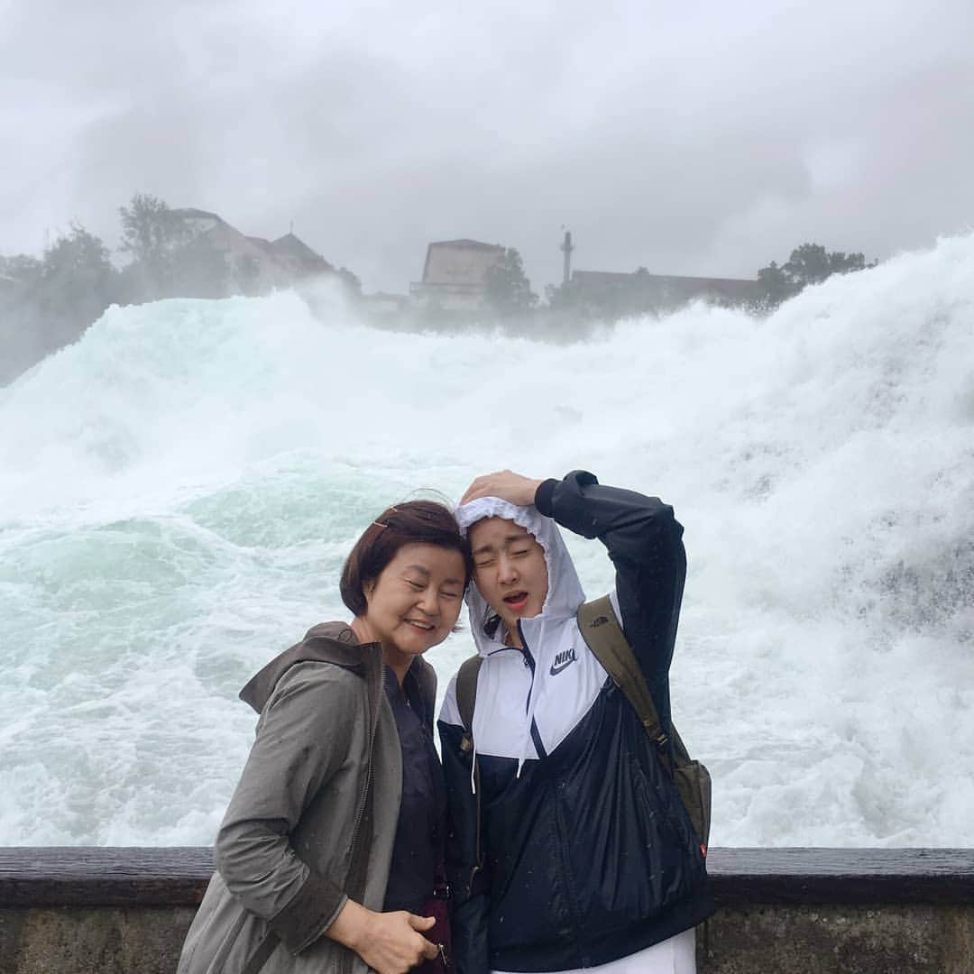 カン・ソラさんのインスタグラム写真 - (カン・ソラInstagram)「#라인강 #rheinfall #라인폭포」8月10日 14時52分 - reveramess_