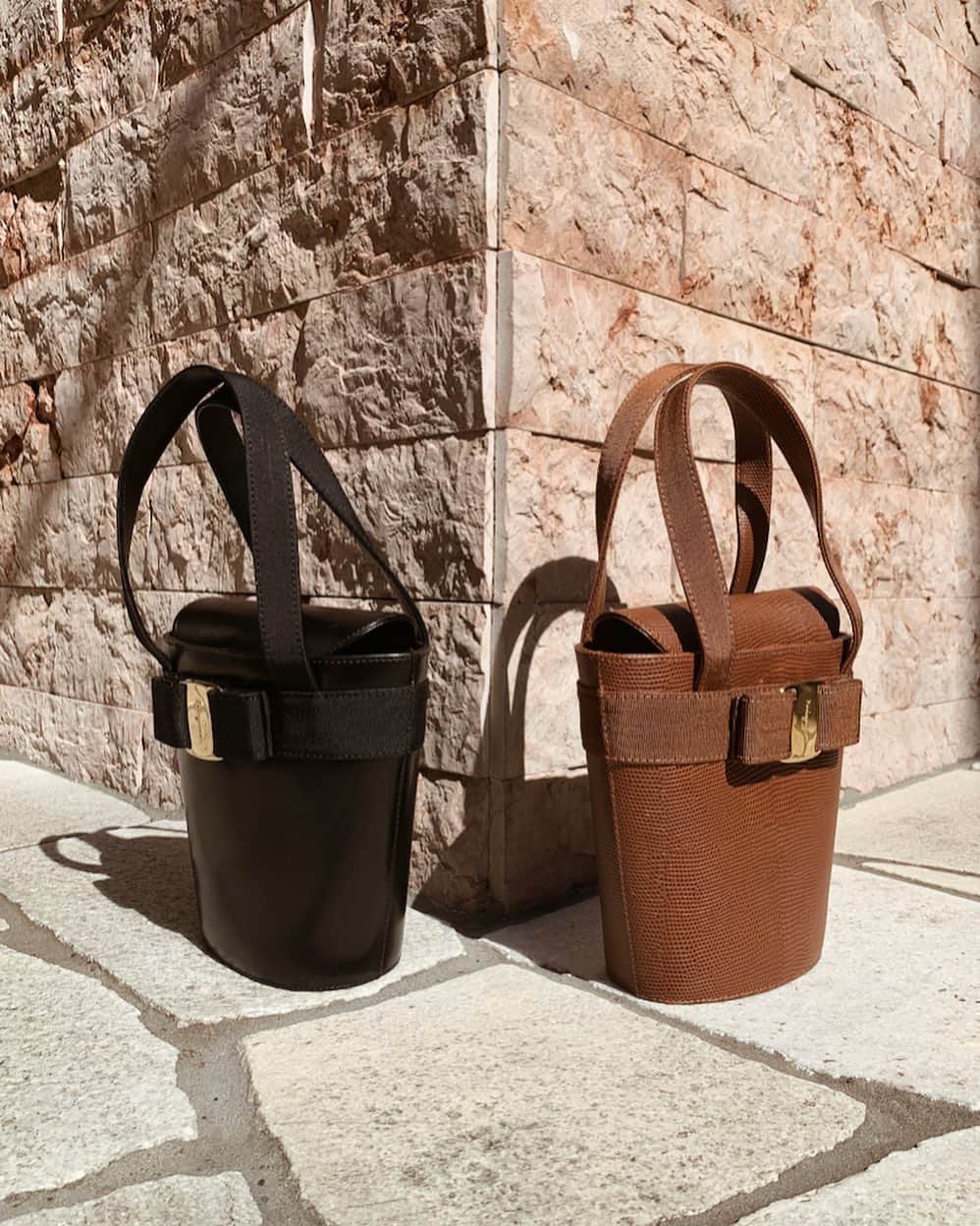 Ｈedyさんのインスタグラム写真 - (ＨedyInstagram)「【WEB掲載予定】 Ferragamo  VARA leather bucketbag. /  croc bucketbag. .  @hedy_worldwide  #vintage #vintageshop #hedy #hedy_japan #ferragamo #black  #bag #fashion #accessory」8月10日 14時46分 - hedy_vintage