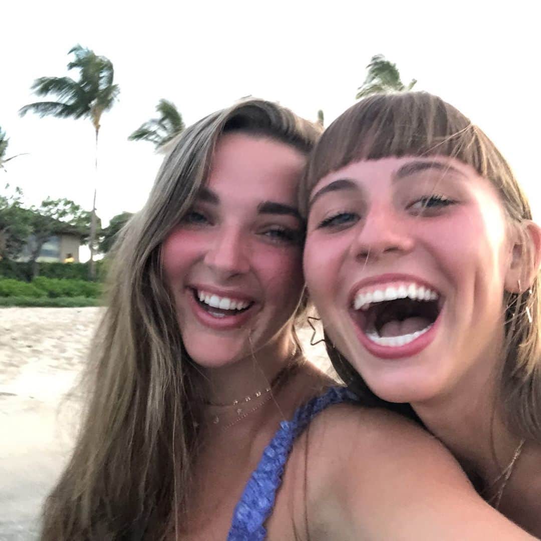 ケンドール・バーツさんのインスタグラム写真 - (ケンドール・バーツInstagram)「We might be leaving hawaii but we are bringing home memories we will remember forever💖🐬🤟🏻」8月10日 14時50分 - kendallvertes