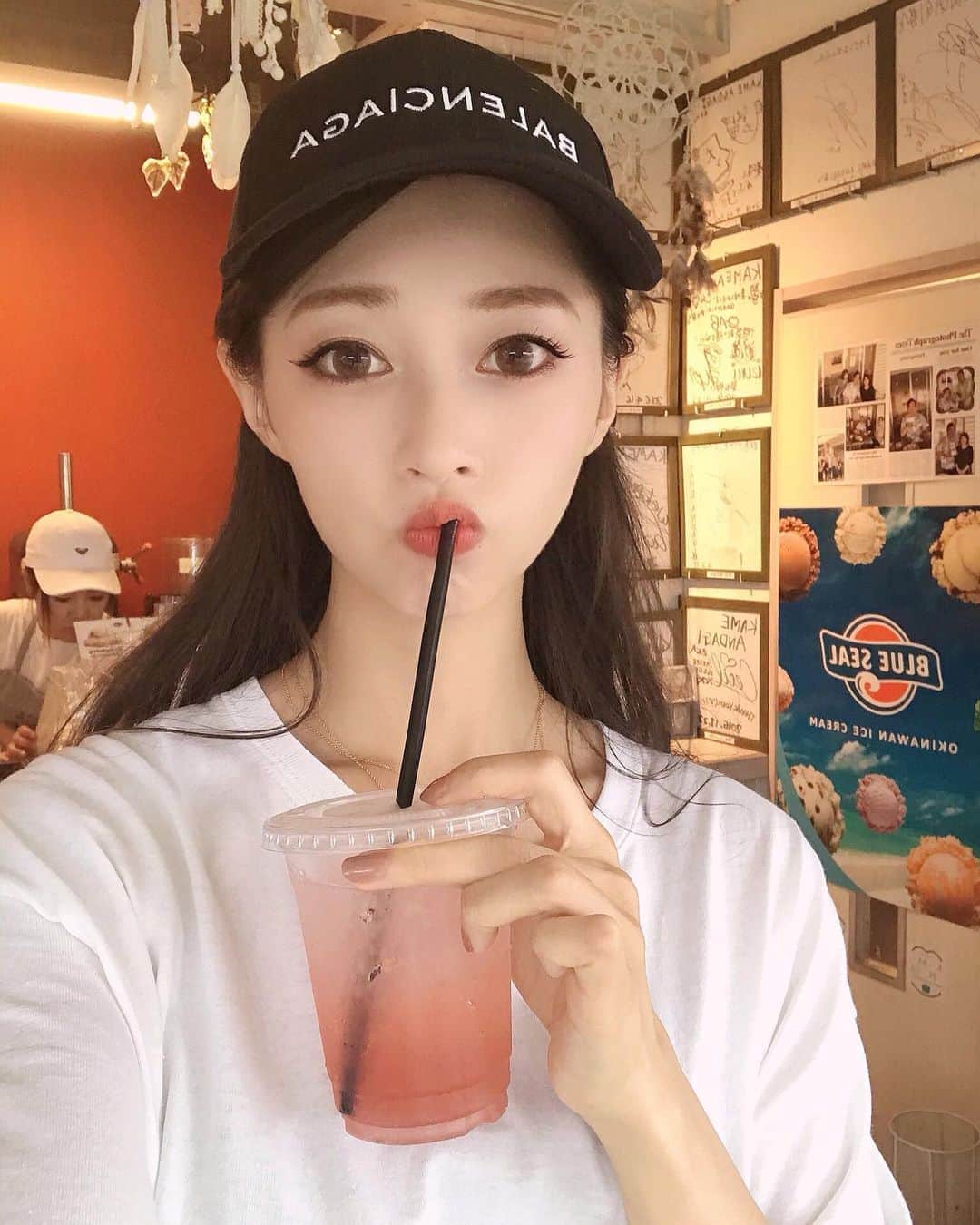 のインスタグラム：「沖縄の湿度が異常。(◜௰◝;) #うみかじテラス #瀬長島 #瀬長島ウミカジテラス #ハイビスカス美人 #juice #沖縄 #okinawa #サーターアンダギー」