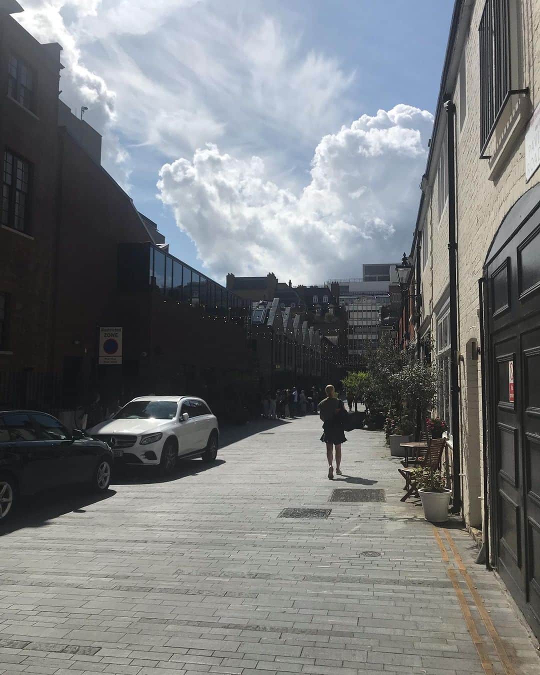 のインスタグラム：「なんだか空模様が素敵です💖 #alko #akkostagram #mll #london」