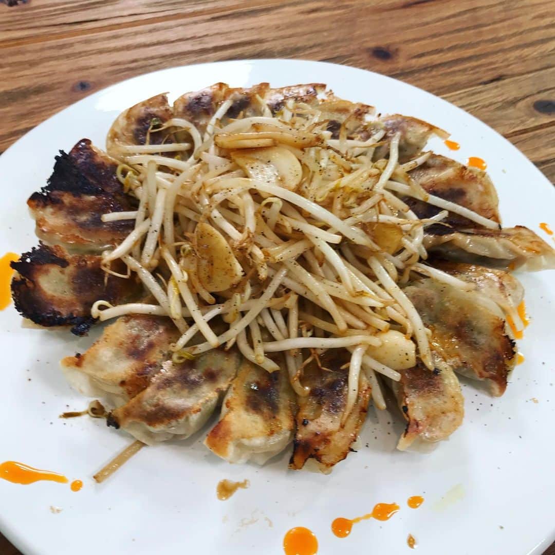 三好ジェームスさんのインスタグラム写真 - (三好ジェームスInstagram)「今日のたべごころ！  コウケンテツさん 特製のラムを使った焼餃子！  ラム肉だからこその旨みを うまーく調理した一品！  今日、17時からrkbテレビで放送！  #たべごころ#rkb#コウケンテツ#ラム餃子#ラム肉#ラム餃子餃子#🥟#餃子#ギョーザ#GYOZA#餃子ウォーク#焼餃子」8月10日 15時17分 - james.arita2946